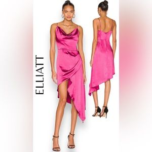 NWT Jacinda Dress in Berry
ELLIATT 🔥HOT ITEM🔥🛑Minor Flaw🛑